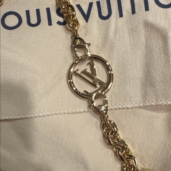 New Louis Vuitton Pochette Coussin Black Embossed Lambskin Leather Crossbody luv - Picture 2 of 9